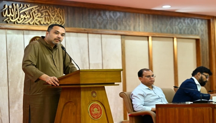 গণমাধ্যমকে পেশাদারিত্বের সঙ্গে সরকারের ভুলত্রুটি তুলে ধরার আহ্বান